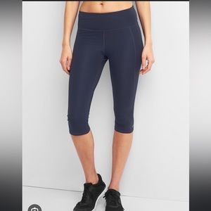 Gap fit high rise, crop sculpt compression leggings XS